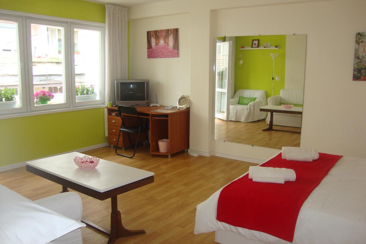 Guest Rooms Colours Kazanlŭk Buitenkant foto