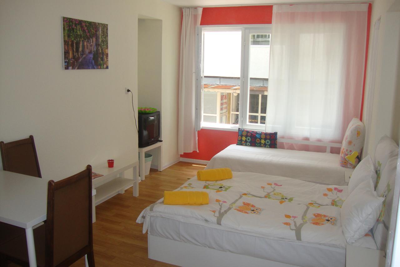 Guest Rooms Colours Kazanlŭk Buitenkant foto